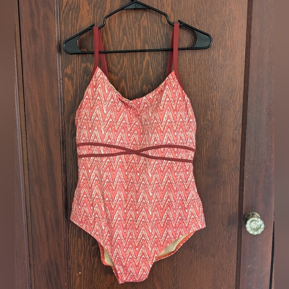 L.L Bean Red Flattering One Piece Swimsuit Size 16 - Picture 3 of 7